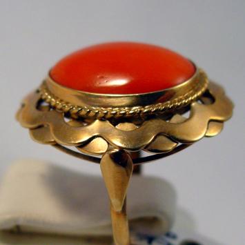 Bloedkoraal ring