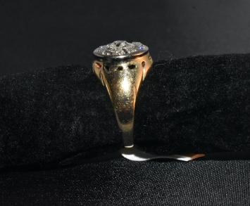 Geelgouden pinkring met briljant rozet