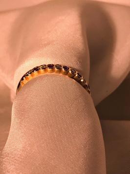 Geelgouden ring, 1/3 alliance met Briljant en Robijn.