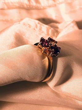 Gouden ring, bloem met briljant, rhodolite en citrien.